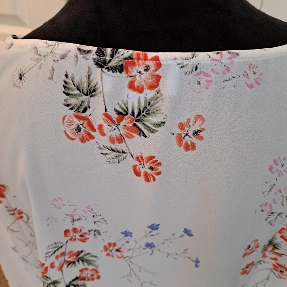 CeCe Floral Tunic/Blouse With Tied Sleeves    XXL - Picture 4 of 7